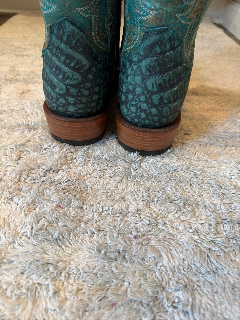 Practically New Ariat Leather Crocodile embossed Cowboy Boots Teal.Teal Size 10. - Picture 3 of 9